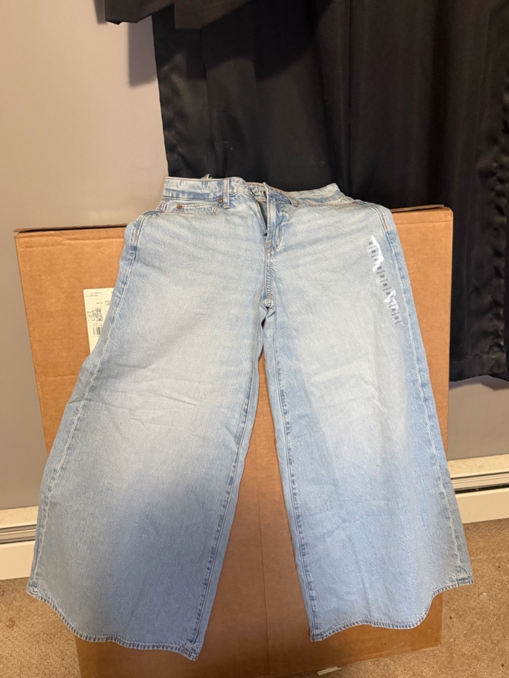 American Eagle size 00regular  Wide Leg Women’s Jeans. brand new with tags